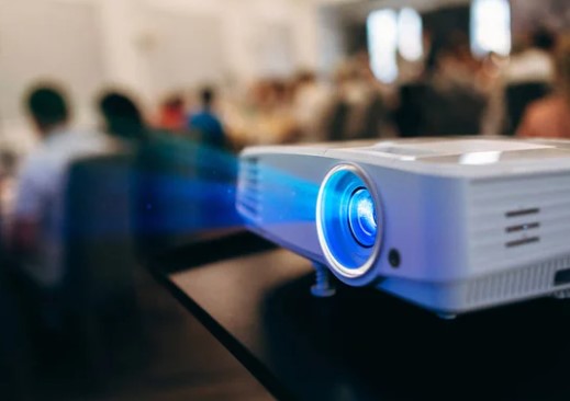 Projector Reklam Projektor Bérbeadás Budapesten - Professzionális Kivetítő Bérlés